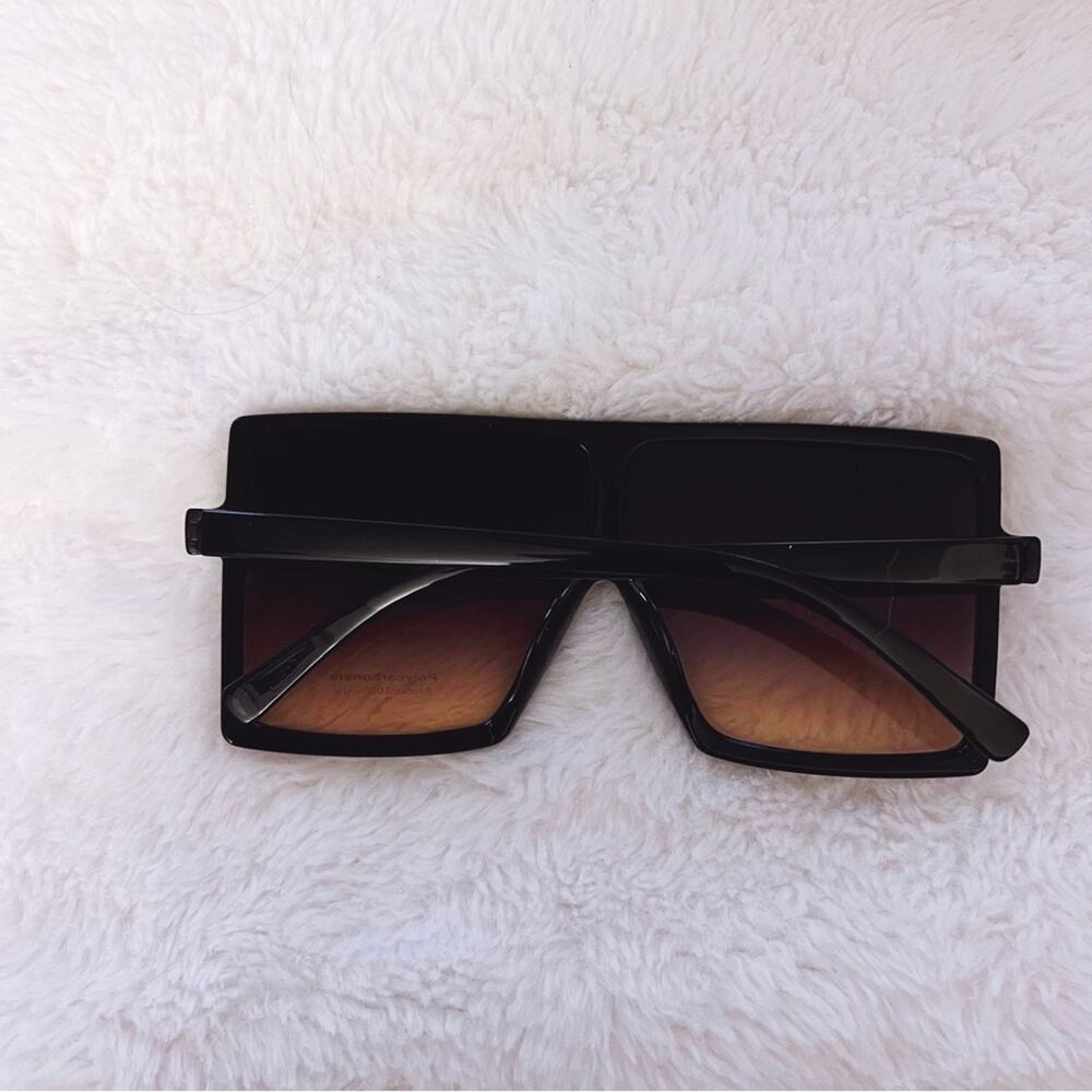 Ivonne Black Flat Oversized Square Sunglasses - Picture 11 of 11